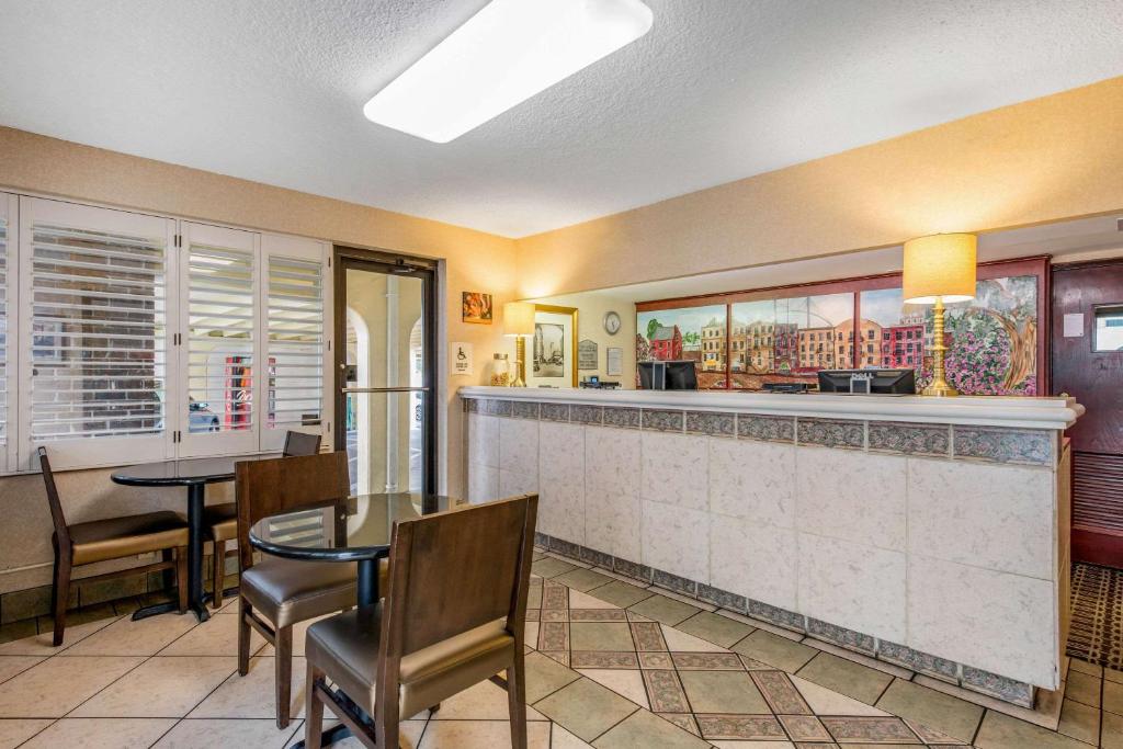 Popular attractions Area Nearby Property